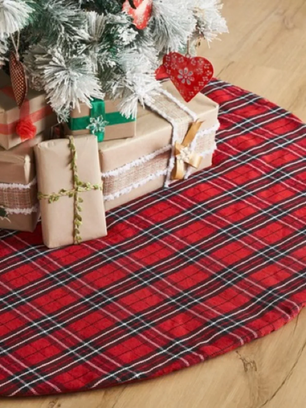 NWOT! Plaid Red Christmas Tree Skirt - Home Holiday